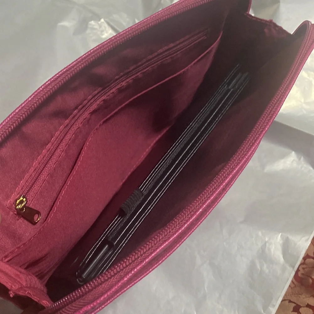 Liz Claiborne tablet carrying case, outside and inside pockets; size: 10” x 8.5”